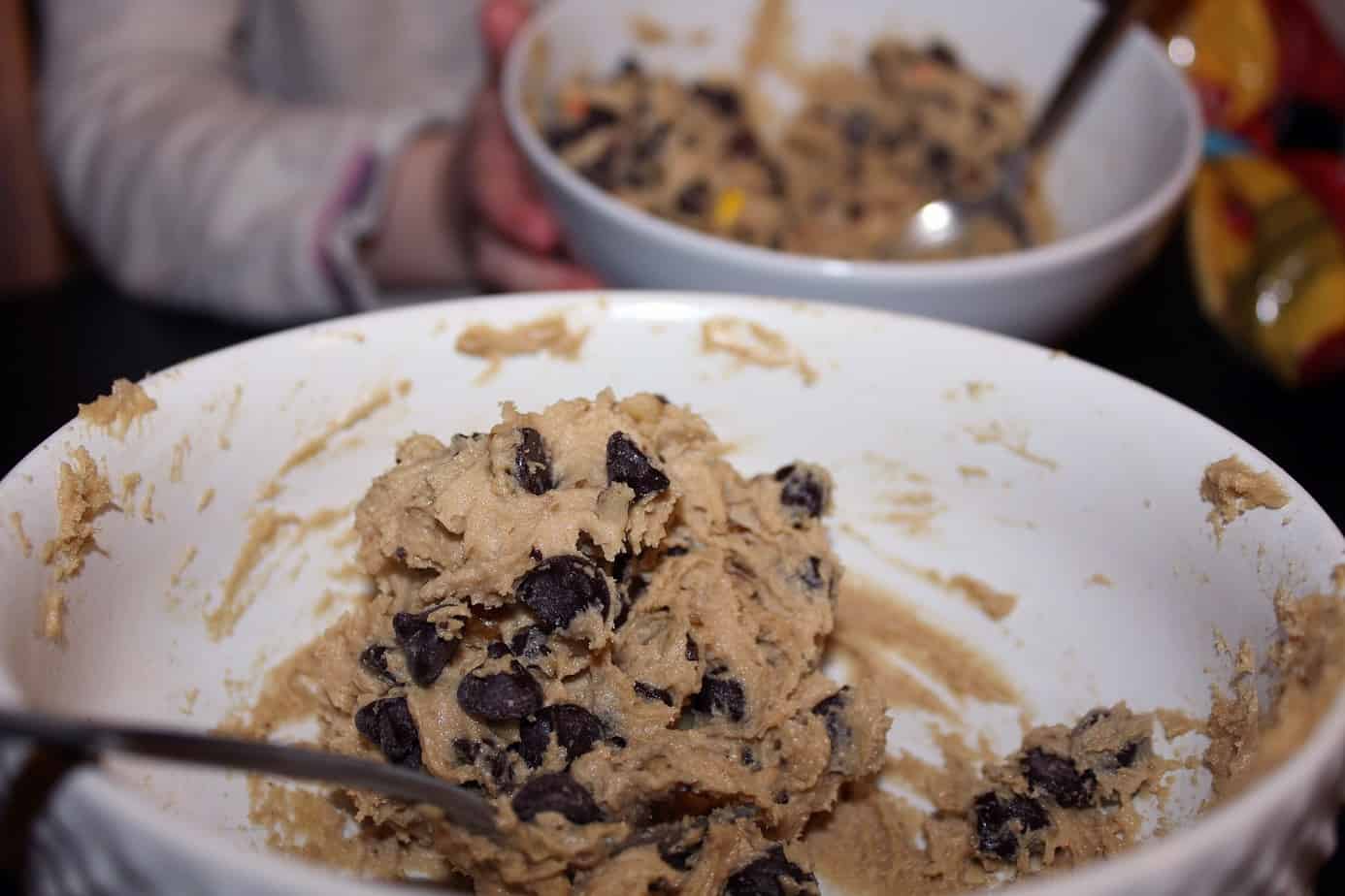 chocolate-chip-696645_1920 cookie dough